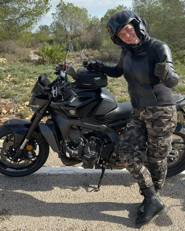 Maureen - Verkoop kleding, helmen en accessoires bij Moto Hengelo