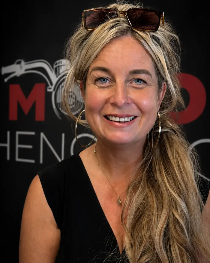Maureen - Bedrijfsleiding, verkoop kleding, helmen en accessoires