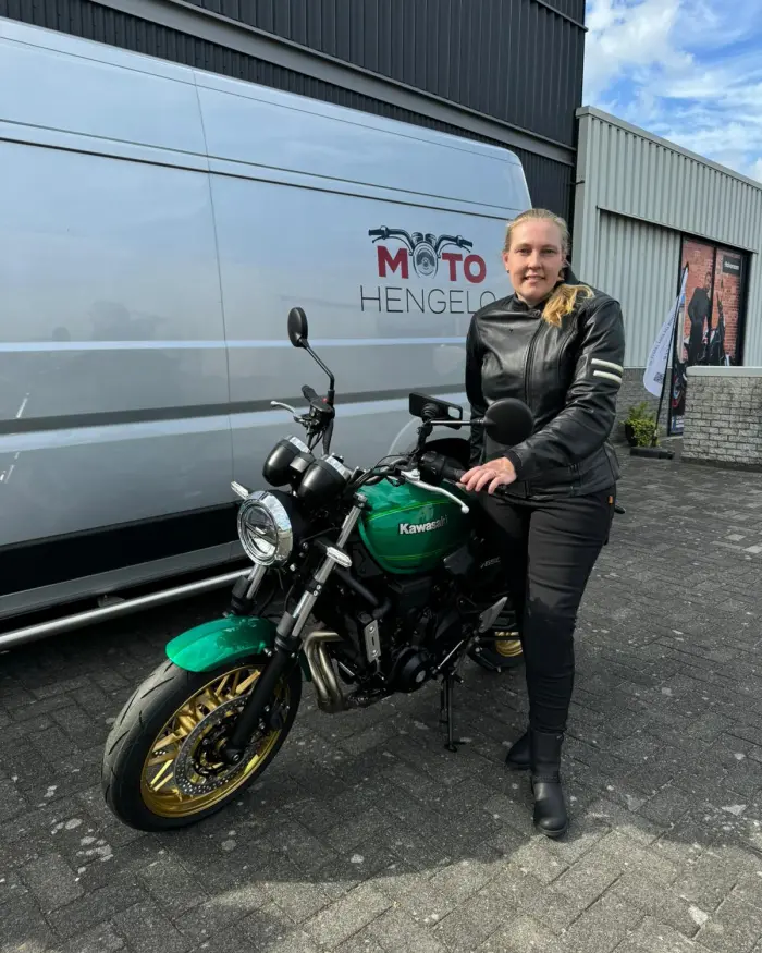 Theresa - Kawasaki Z650RS