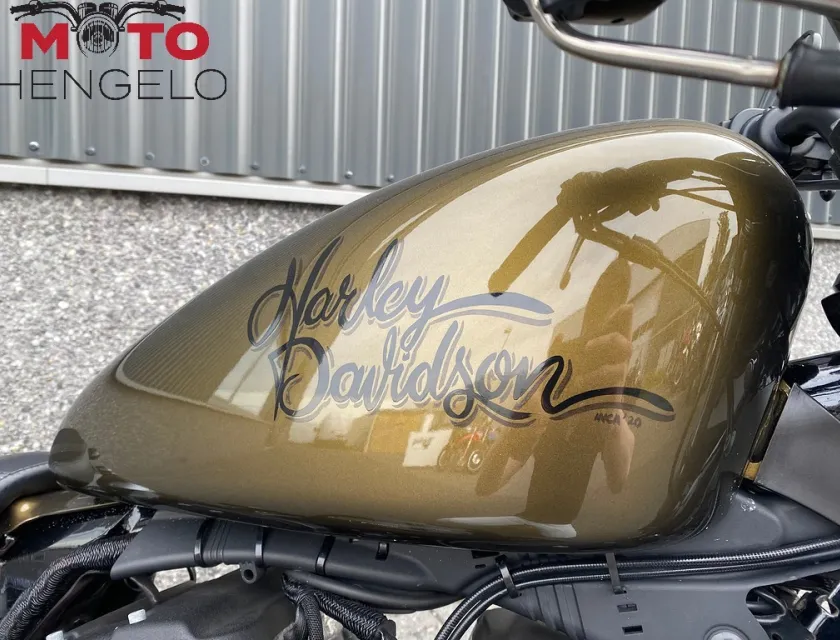 Harley-Davidson IRON 883