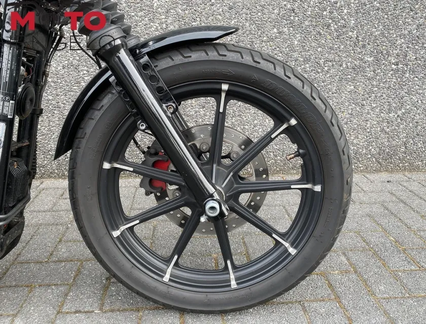 Harley-Davidson IRON 883