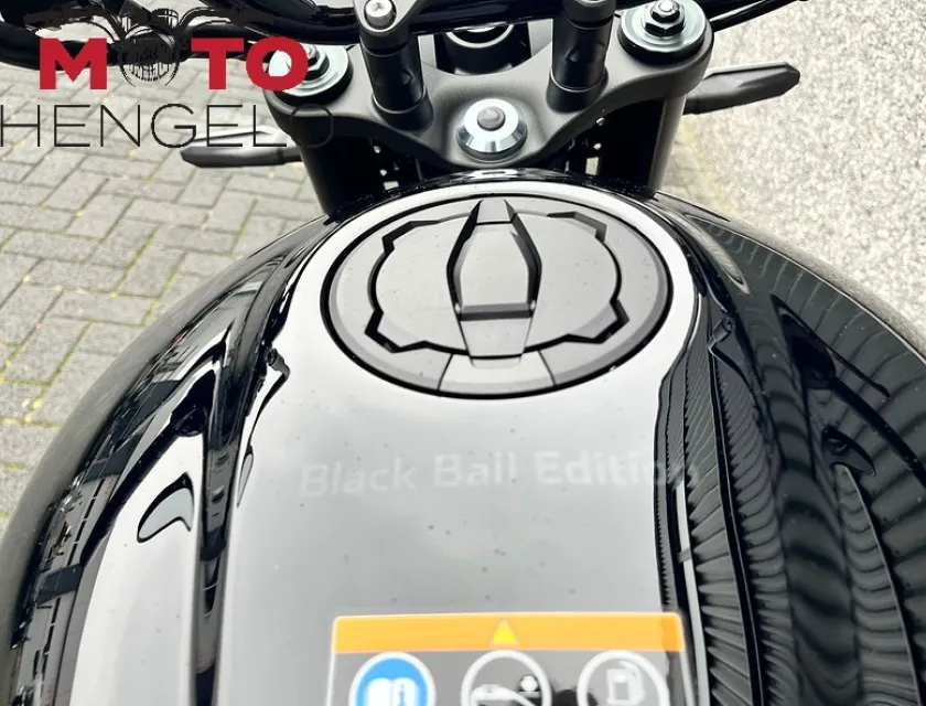 Kawasaki Z900 RS BLACK BALL EDITION