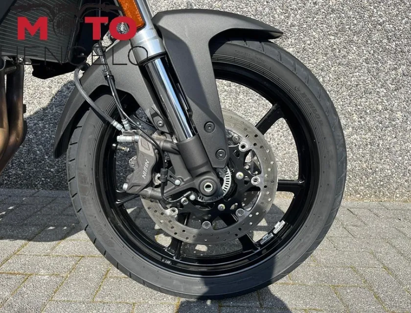Suzuki V-STROM 800