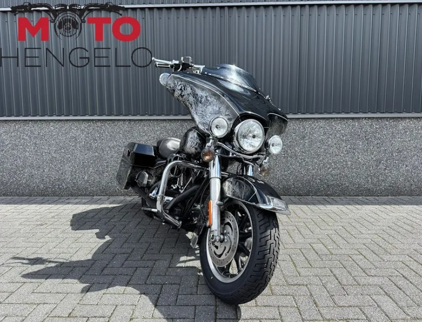 Harley-Davidson FLHTC Electa Glide