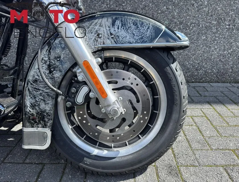 Harley-Davidson FLHTC Electa Glide