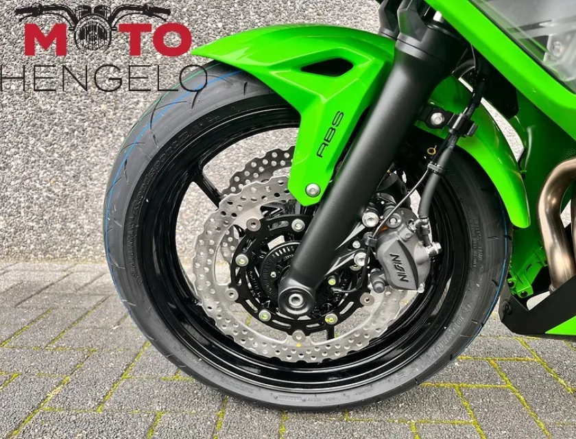 Kawasaki NINJA 650 PERFORMANCE AKRAPOVIC