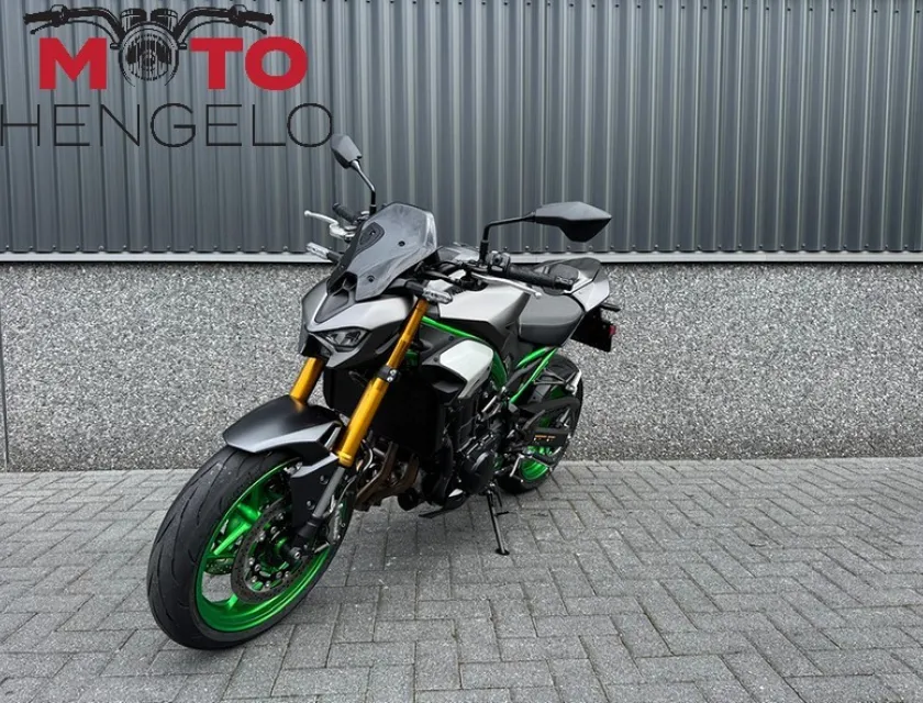 Kawasaki Z900 SE PERFORMANCE AKRAPOVIC