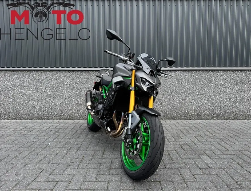 Kawasaki Z900 SE PERFORMANCE AKRAPOVIC