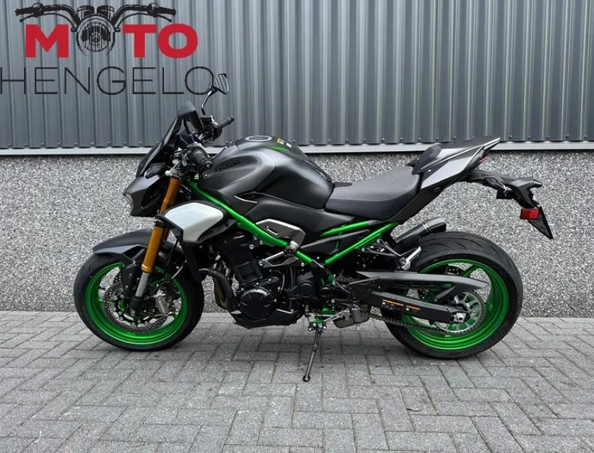 Kawasaki Z900 SE PERFORMANCE AKRAPOVIC