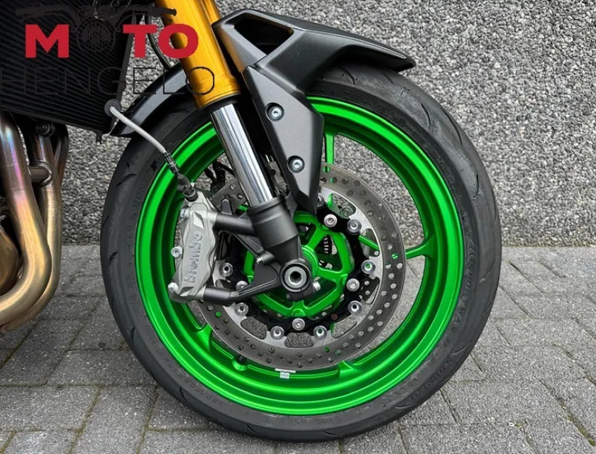 Kawasaki Z900 SE PERFORMANCE AKRAPOVIC