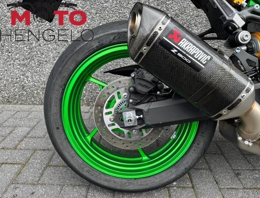 Kawasaki Z900 SE PERFORMANCE AKRAPOVIC
