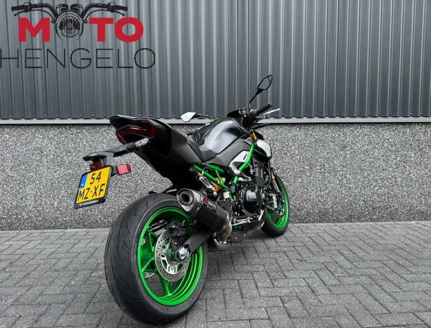 Kawasaki Z900 SE PERFORMANCE AKRAPOVIC