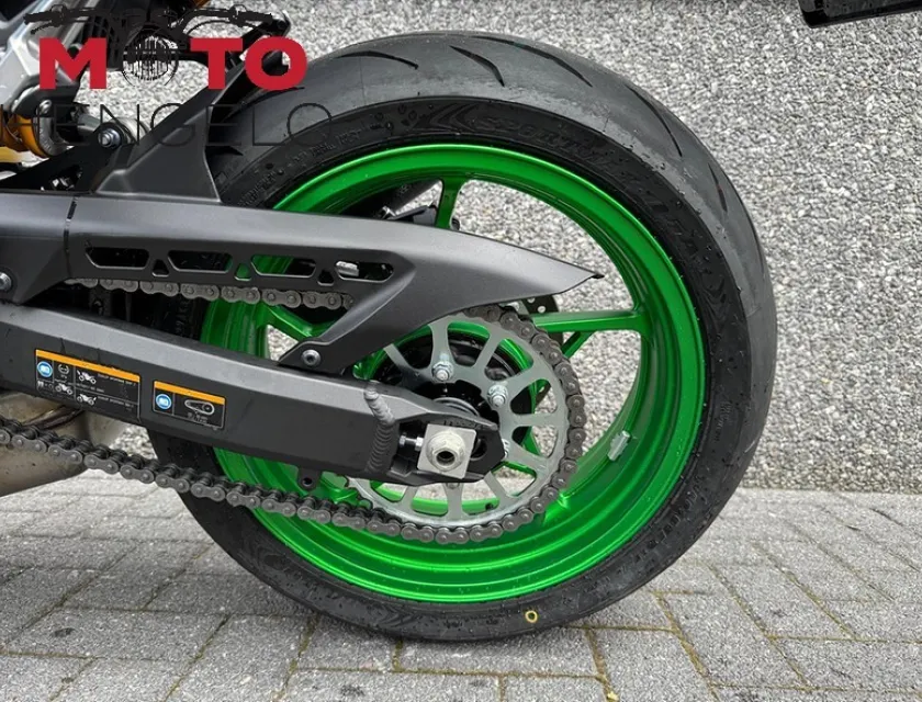 Kawasaki Z900 SE PERFORMANCE AKRAPOVIC
