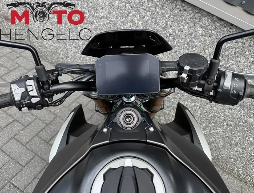 Kawasaki Z900 SE PERFORMANCE AKRAPOVIC