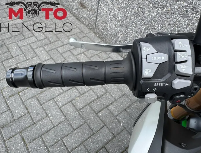 Kawasaki Z900 SE PERFORMANCE AKRAPOVIC
