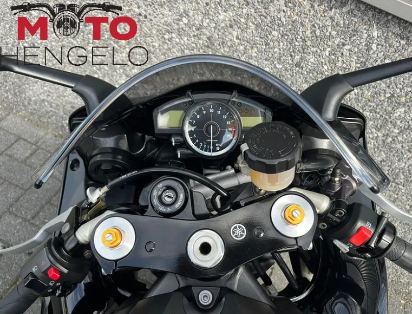 Yamaha YZF R1