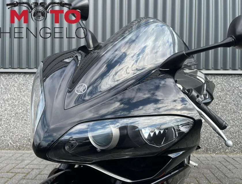 Yamaha YZF R1