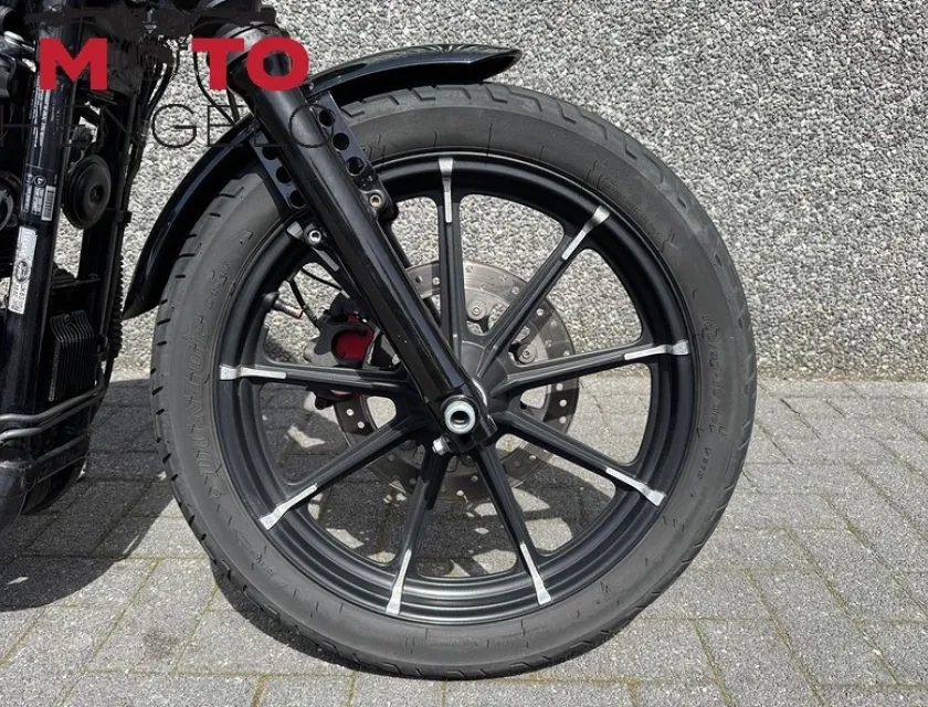 Harley-Davidson IRON 883
