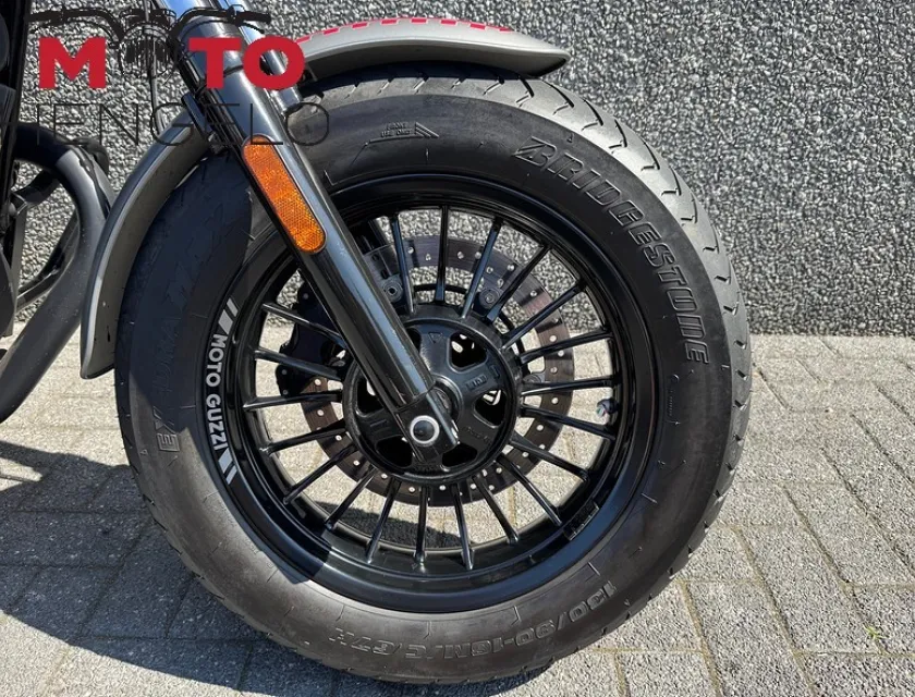 Moto Guzzi V9 BOBBER