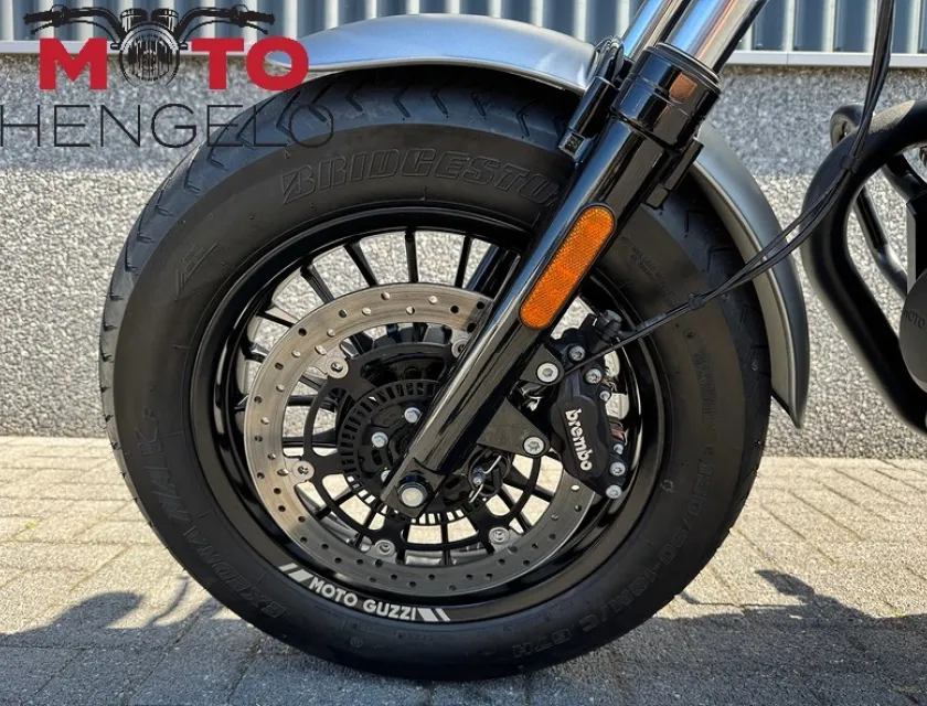 Moto Guzzi V9 BOBBER