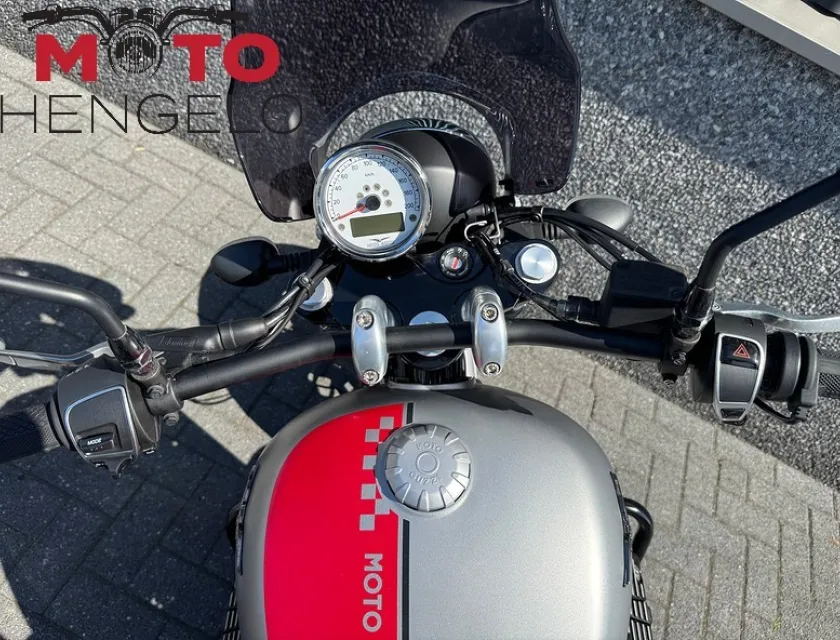 Moto Guzzi V9 BOBBER