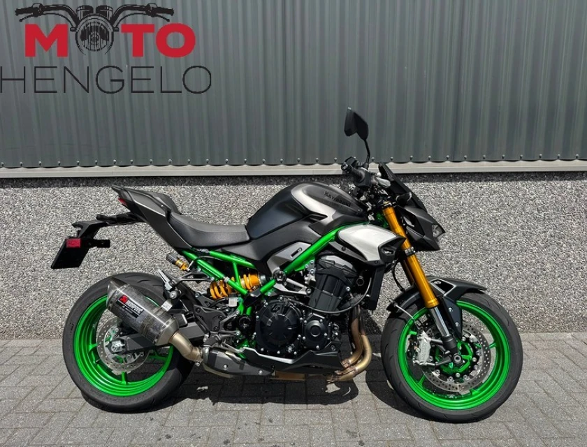 Kawasaki Z900 SE PERFORMANCE AKRAPOVIC