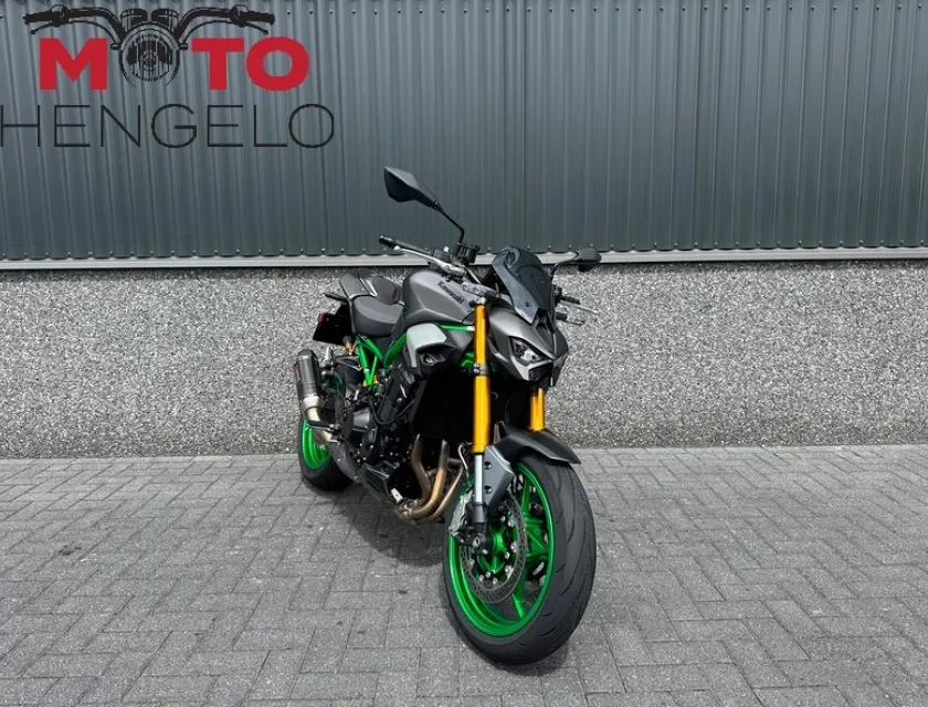 Kawasaki Z900 SE PERFORMANCE AKRAPOVIC