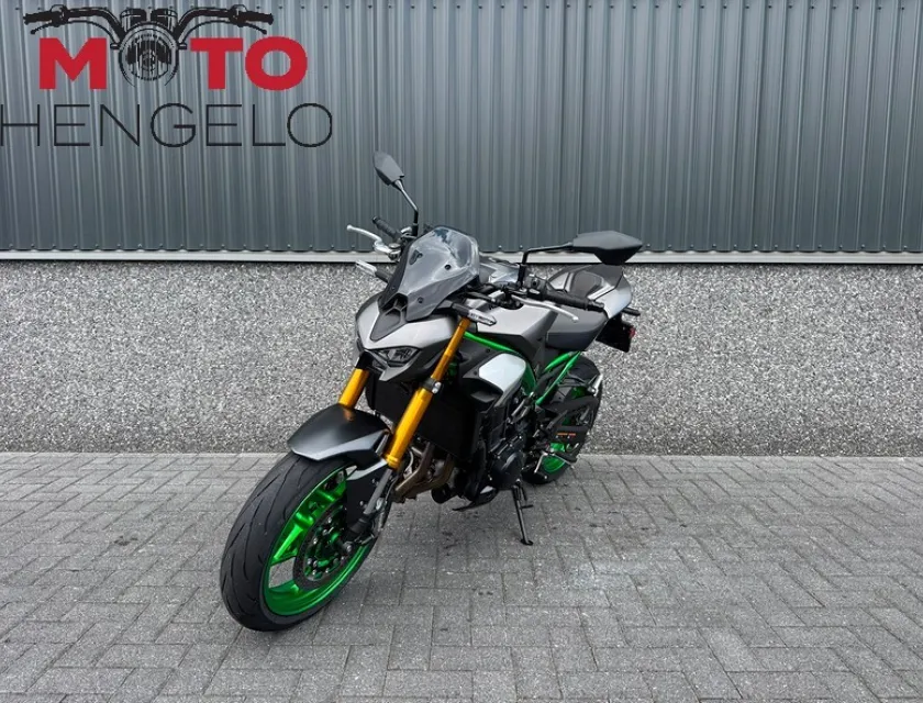Kawasaki Z900 SE PERFORMANCE AKRAPOVIC
