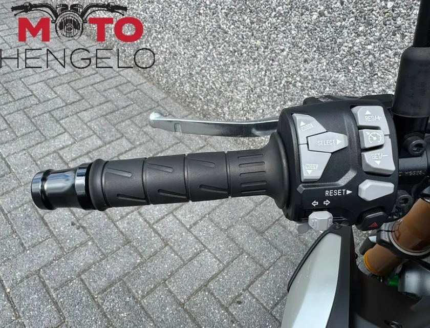 Kawasaki Z900 SE PERFORMANCE AKRAPOVIC