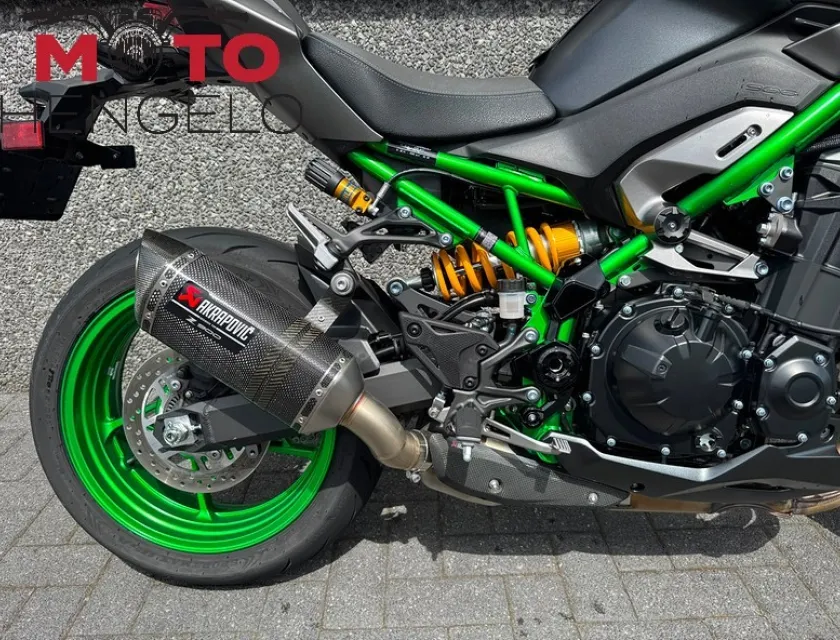 Kawasaki Z900 SE PERFORMANCE AKRAPOVIC