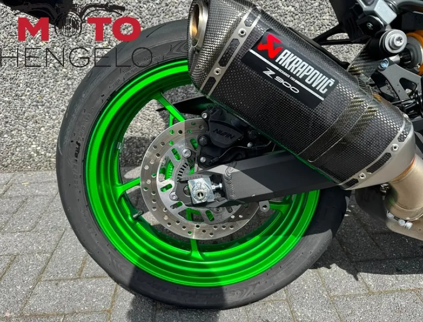 Kawasaki Z900 SE PERFORMANCE AKRAPOVIC