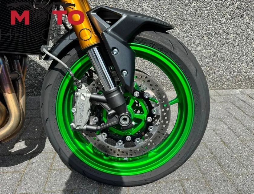 Kawasaki Z900 SE PERFORMANCE AKRAPOVIC