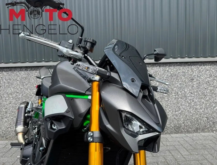 Kawasaki Z900 SE PERFORMANCE AKRAPOVIC