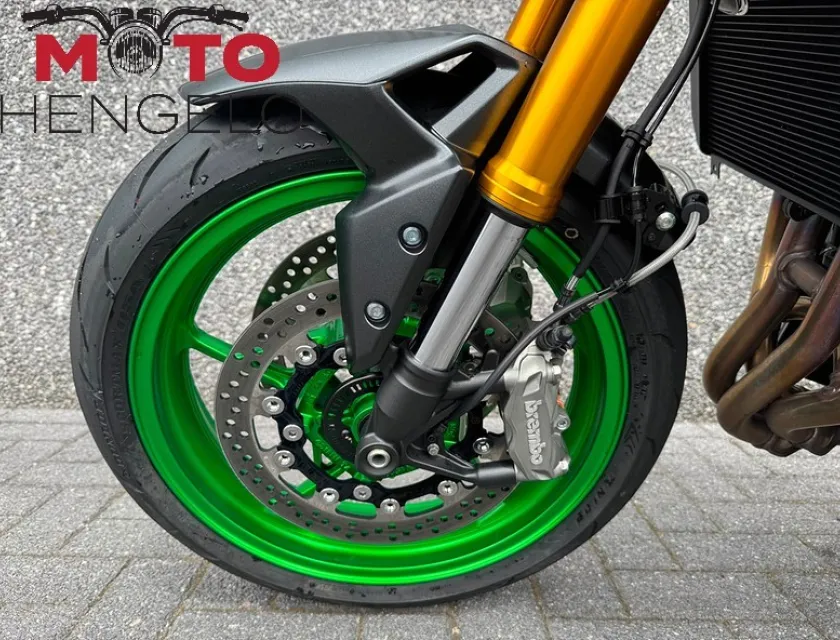 Kawasaki Z900 SE PERFORMANCE AKRAPOVIC