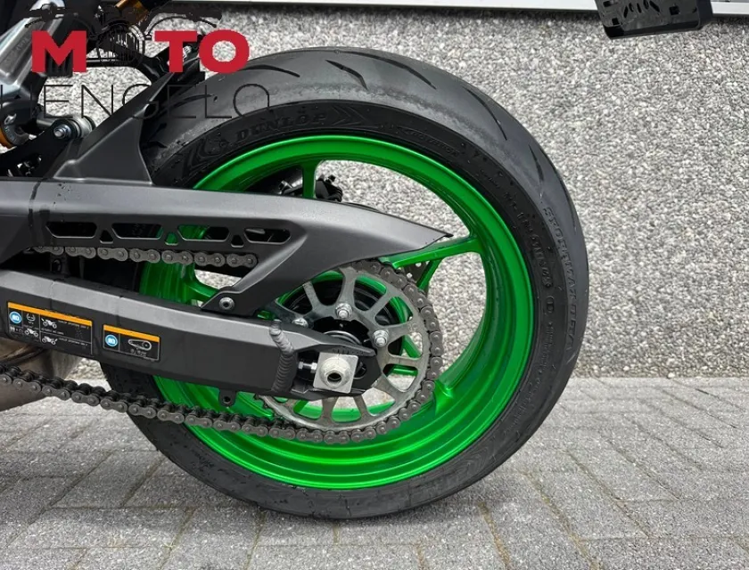 Kawasaki Z900 SE PERFORMANCE AKRAPOVIC