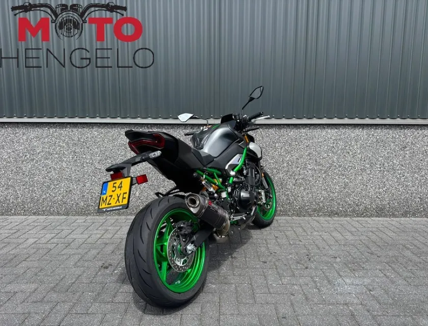 Kawasaki Z900 SE PERFORMANCE AKRAPOVIC