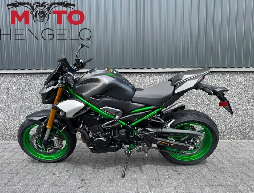 Kawasaki Z900 SE PERFORMANCE AKRAPOVIC