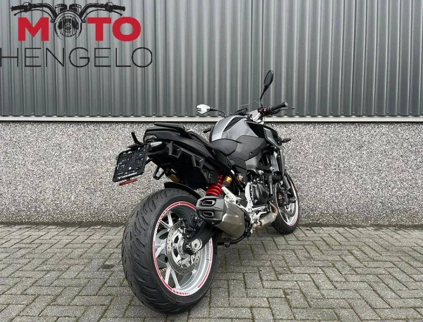 BMW F 900 R