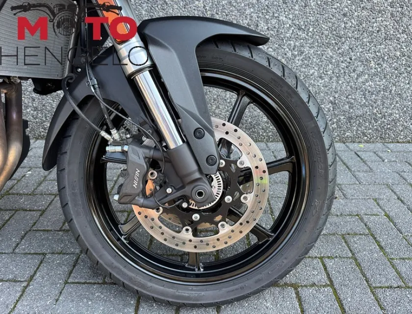 Suzuki V-STROM 800