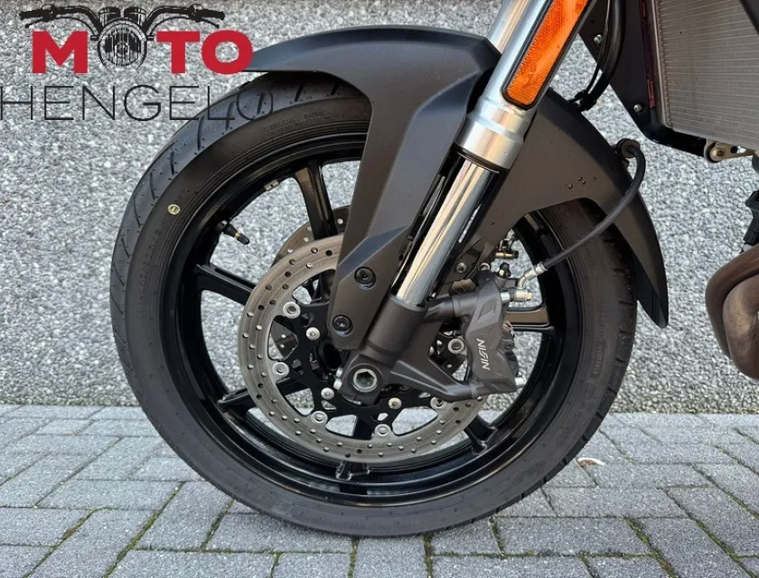 Suzuki V-STROM 800