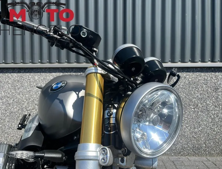 BMW R NINE T