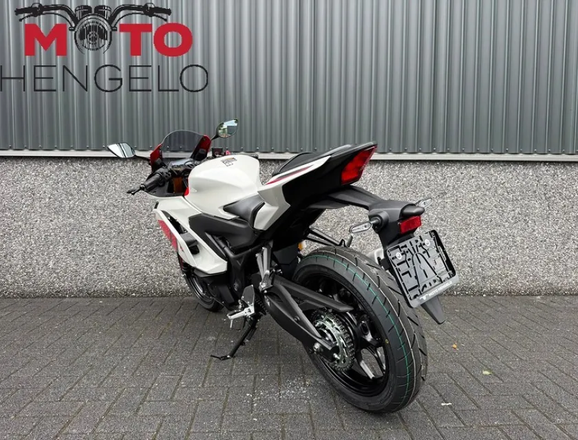 Yamaha YZF-R3 70TH