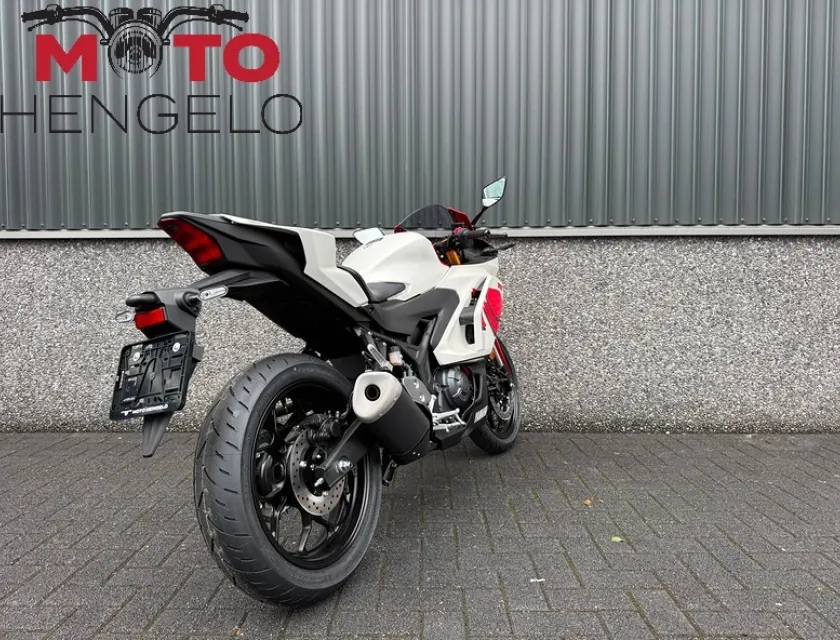 Yamaha YZF-R3 70TH