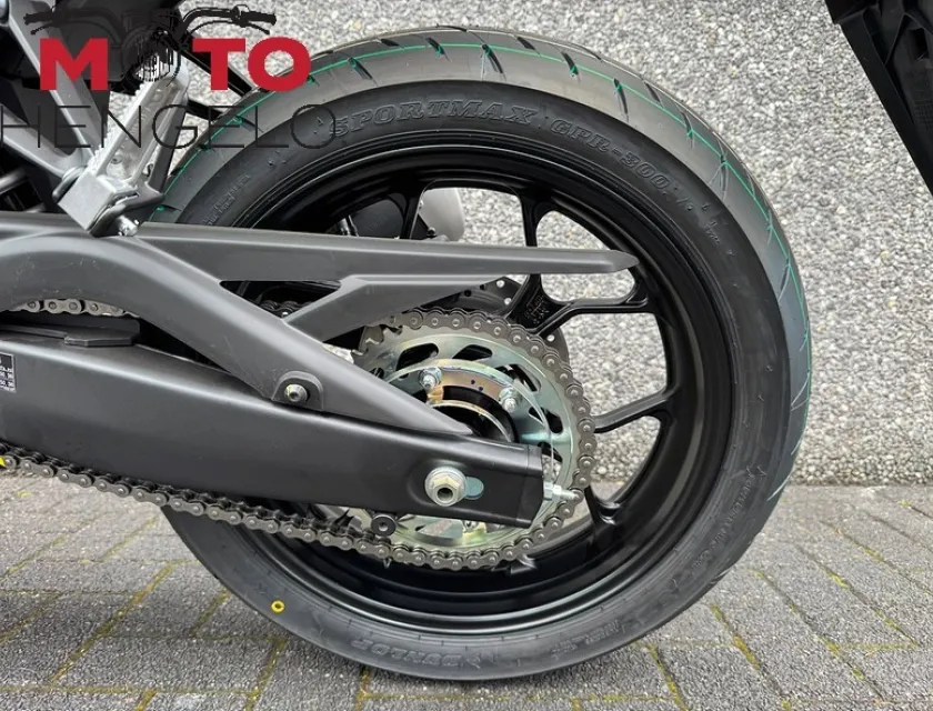 Yamaha YZF-R3 70TH