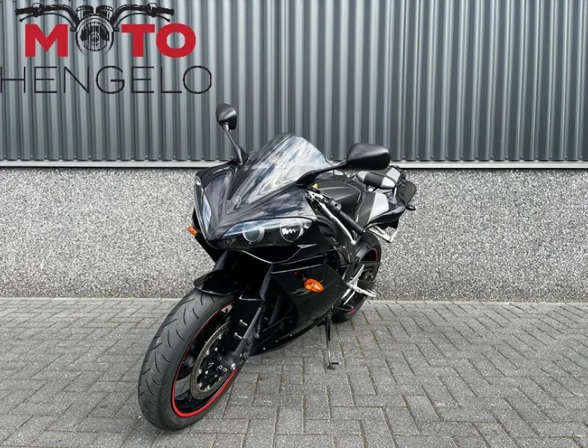 Yamaha YZF R1
