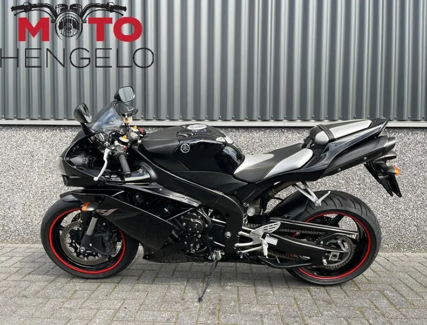 Yamaha YZF R1