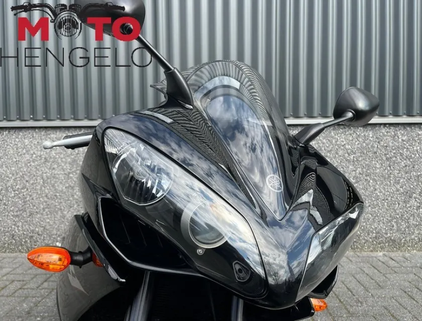 Yamaha YZF R1