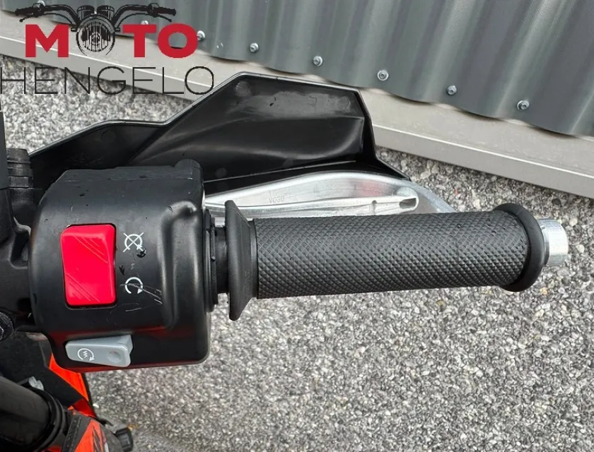 KTM 690 DUKE R