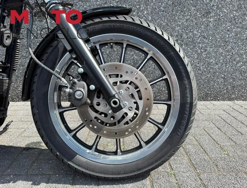 Harley-Davidson XL883R