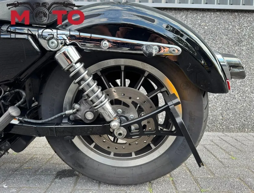 Harley-Davidson XL883R